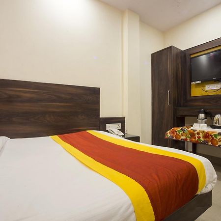 Hotel Optimum Oxford International Nueva Delhi Exterior foto