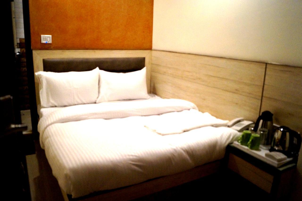 Hotel Optimum Oxford International Nueva Delhi Exterior foto