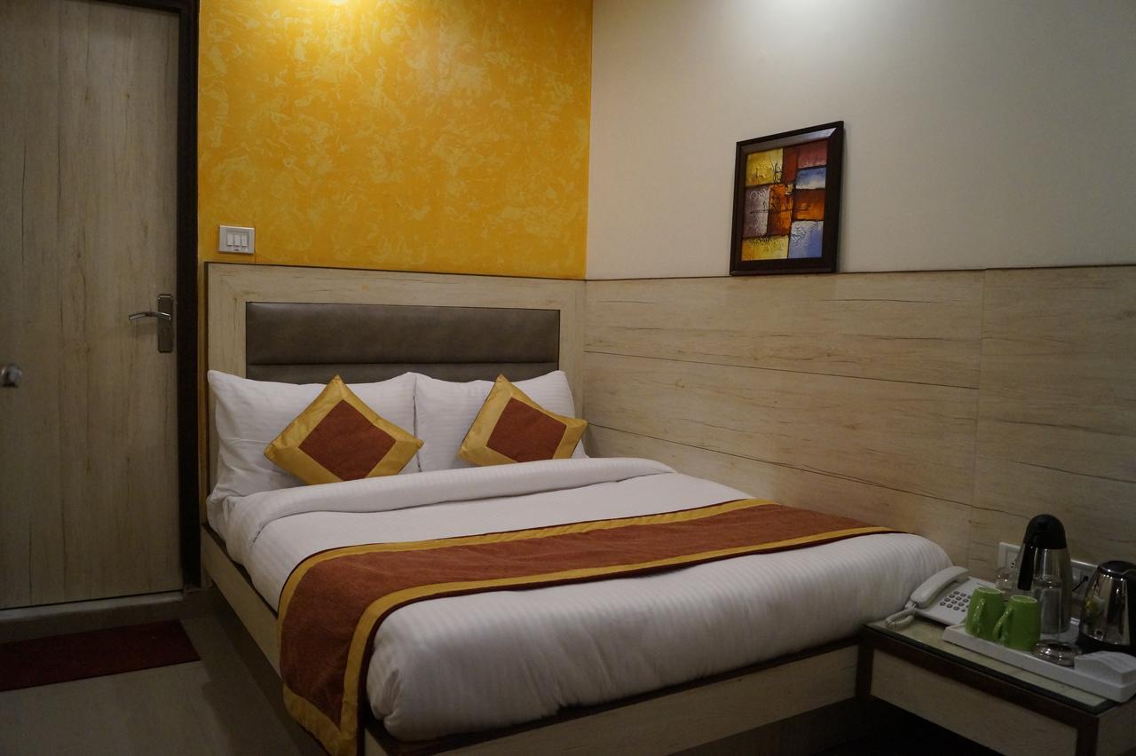 Hotel Optimum Oxford International Nueva Delhi Exterior foto