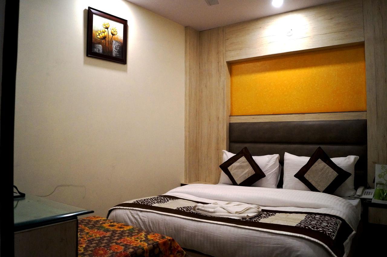 Hotel Optimum Oxford International Nueva Delhi Exterior foto