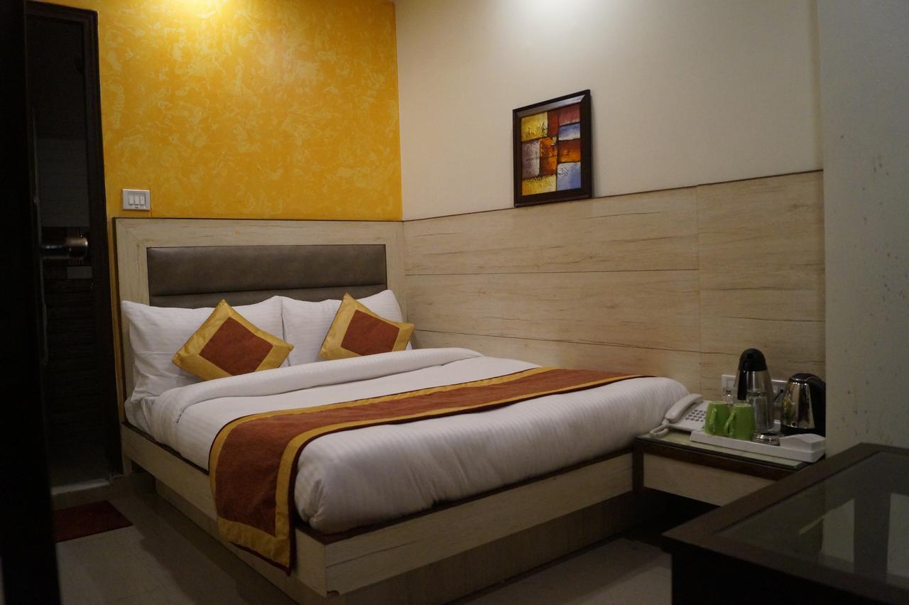Hotel Optimum Oxford International Nueva Delhi Exterior foto