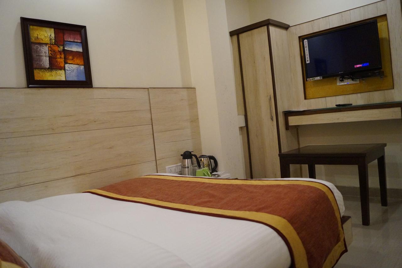 Hotel Optimum Oxford International Nueva Delhi Exterior foto