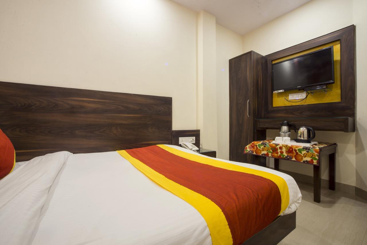 Hotel Optimum Oxford International Nueva Delhi Exterior foto